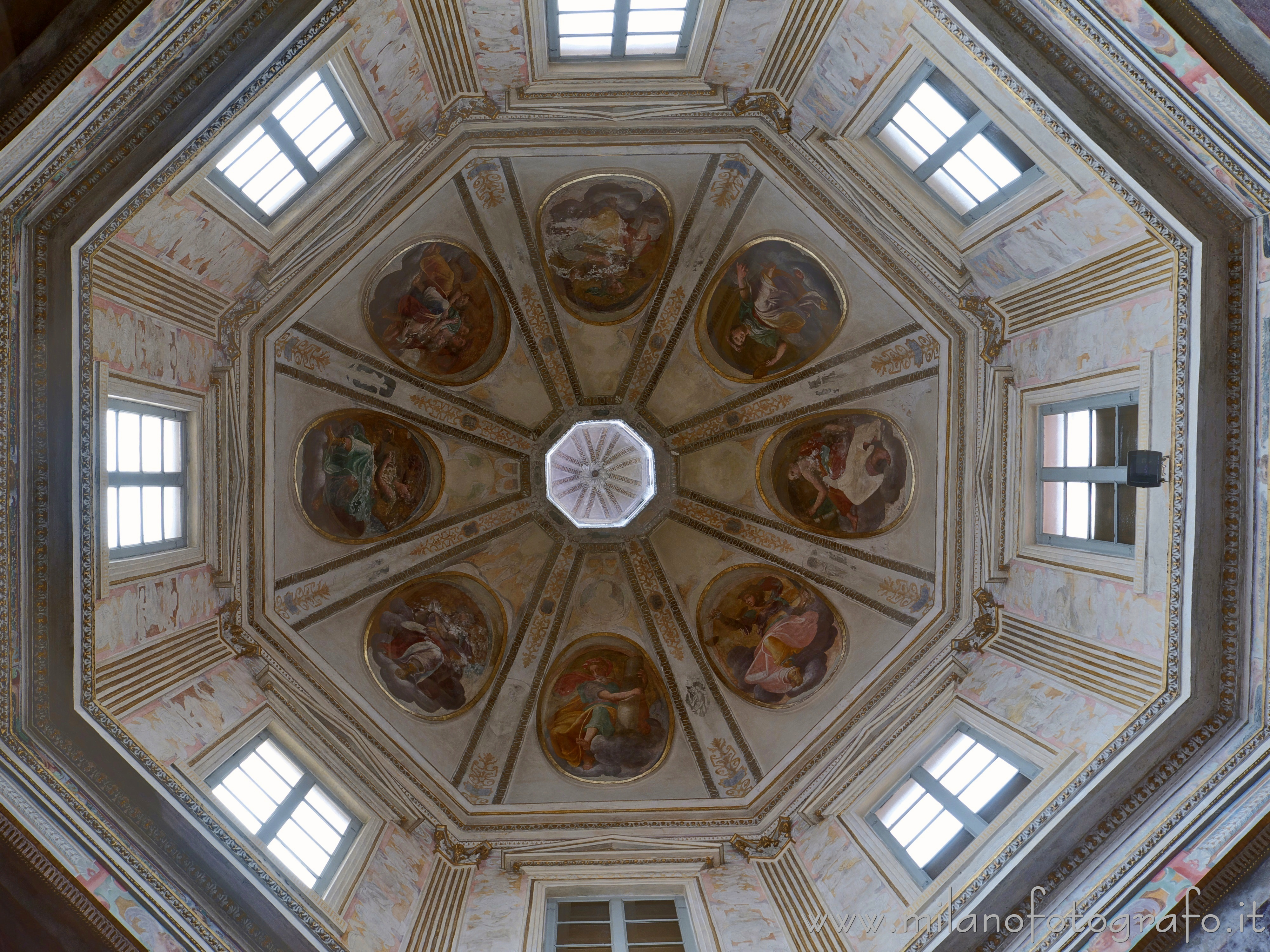 Milano - Interno della cupola della Cappella Cusani nella Basilica di San Marco - Foto a piena risoluzione